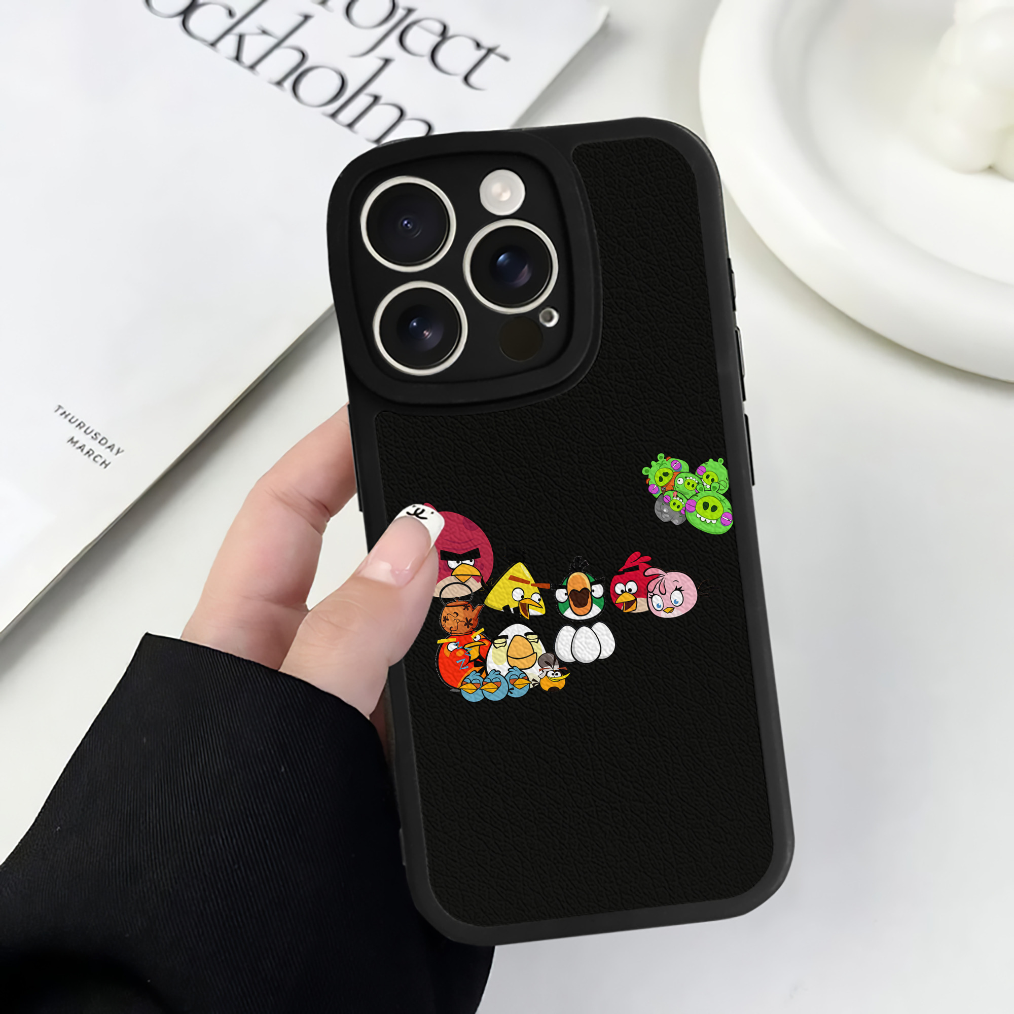（画像用） Angry Birds アングリーバード 【iPhone 16シリーズ対応】シリコンスマホケース（レザー調） 材質：シリコン